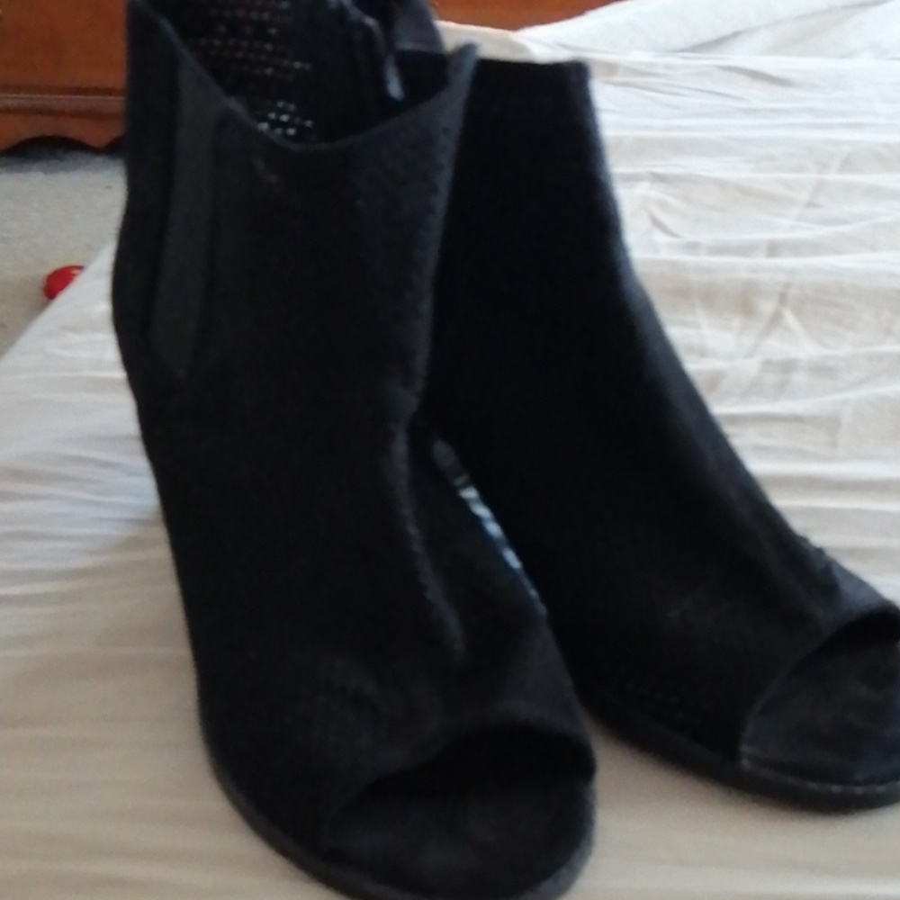 Boots - Picture 2 of 3